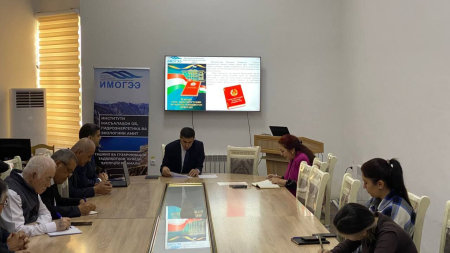 Торжественное собрание, посвященное 31-й годовщине со Дня принятия Конституции Республики Таджикистан в Институте