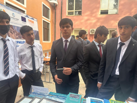 Нақши Институт дар ярмаркаи солонаи ҷойҳои корӣ дар доираи Лоиҳаи такмили идоракунии захираҳои об ва обёрӣ дар Тоҷикистон